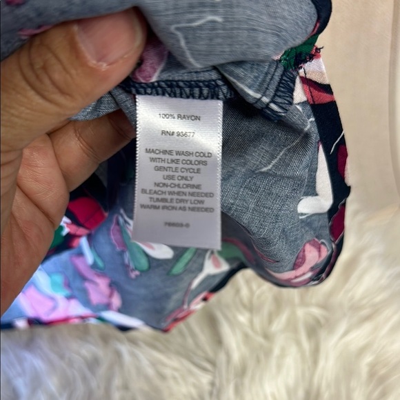 Floral V-Neck‎ Women's Top - Picture 5 of 10